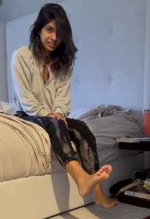 Sheena Melwani feet photo thumbnail