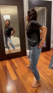 Sheena Melwani feet photo thumbnail