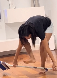 Sheena Melwani feet photo thumbnail