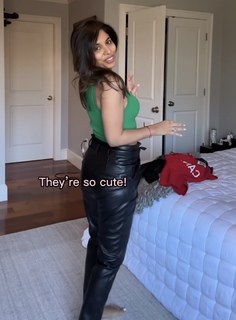 Sheena Melwani feet photo thumbnail