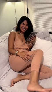 Sheena Melwani feet photo thumbnail