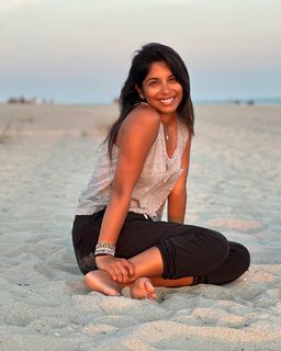 Sheena Melwani feet photo thumbnail