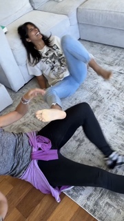 Sheena Melwani feet photo thumbnail