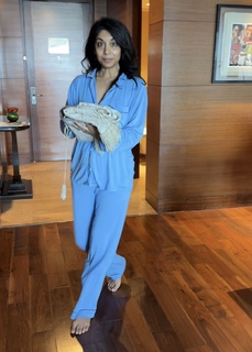 Sheena Melwani feet photo thumbnail