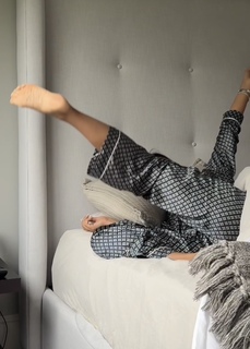 Sheena Melwani feet photo thumbnail