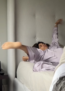 Sheena Melwani feet photo thumbnail