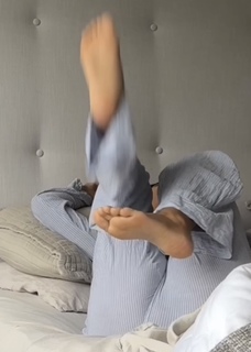 Sheena Melwani feet photo thumbnail