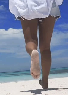 Sheena Melwani feet photo thumbnail