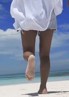 Sheena Melwani feet photo thumbnail