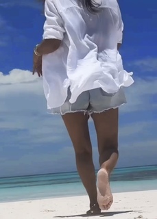 Sheena Melwani feet photo thumbnail