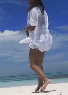 Sheena Melwani feet photo thumbnail