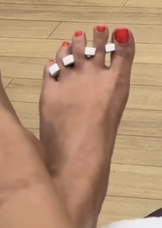 Sheena Melwani feet photo thumbnail