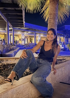 Sheena Melwani feet photo thumbnail