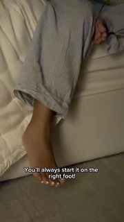 Sheena Melwani feet photo thumbnail