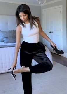 Sheena Melwani feet photo thumbnail