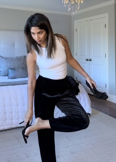 Sheena Melwani feet photo thumbnail