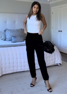 Sheena Melwani feet photo thumbnail