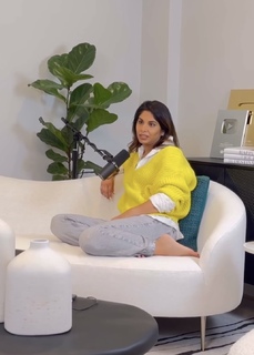 Sheena Melwani feet photo thumbnail