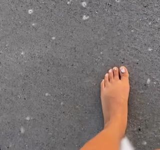 Sheena Melwani feet photo thumbnail