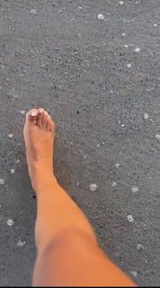 Sheena Melwani feet photo thumbnail