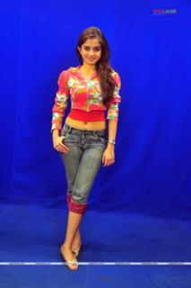 Sheena Shahabadi feet photo 12