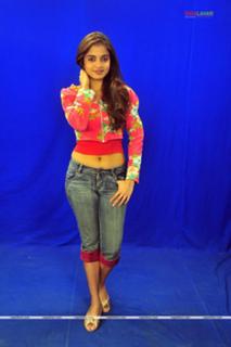 Sheena Shahabadi feet photo 9