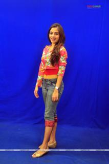 Sheena Shahabadi feet photo 7