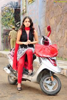 Sheena Shahabadi feet photo 1
