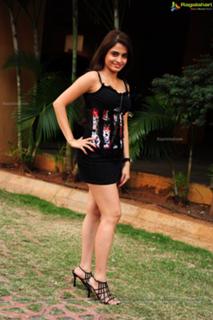 Sheena Shahabadi feet photo 18