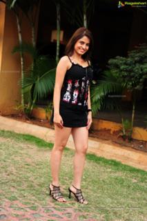 Sheena Shahabadi feet photo 17