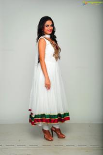 Sheena Shahabadi feet photo 6