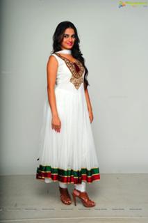Sheena Shahabadi feet photo 5