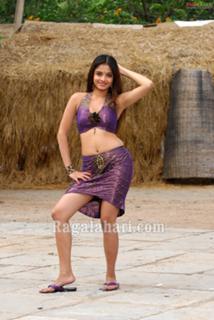 Sheena Shahabadi feet photo 16