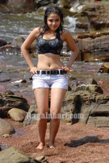 Sheena Shahabadi feet photo 1