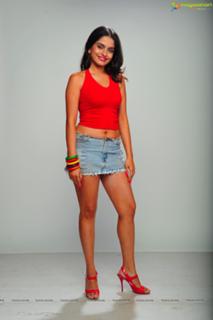 Sheena Shahabadi feet photo 3