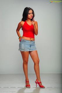 Sheena Shahabadi feet photo 1