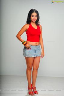 Sheena Shahabadi feet photo 20