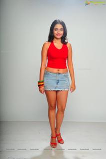 Sheena Shahabadi feet photo 17