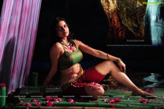 Sheena Shahabadi feet photo 4