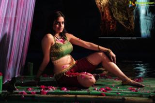 Sheena Shahabadi feet photo 3