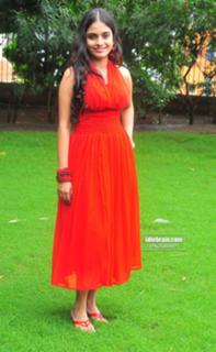 Sheena Shahabadi feet photo 2