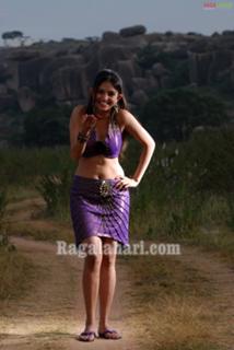 Sheena Shahabadi feet photo 12