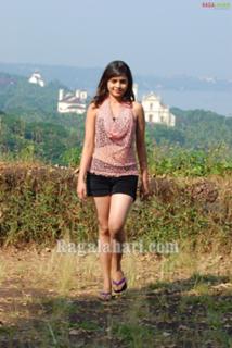 Sheena Shahabadi feet photo 10