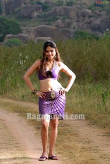 Sheena Shahabadi feet photo 3
