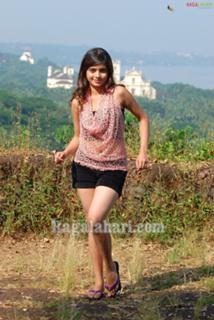 Sheena Shahabadi feet photo 3