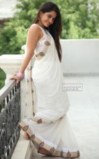 Sheena Shahabadi feet photo 1