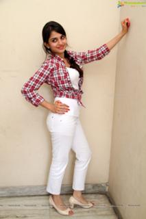 Sheena Shahabadi feet photo 17