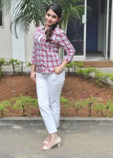 Sheena Shahabadi feet photo 9