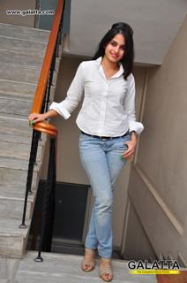 Sheena Shahabadi feet photo 1