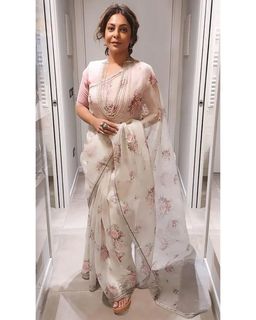 Shefali Shah feet photo 5